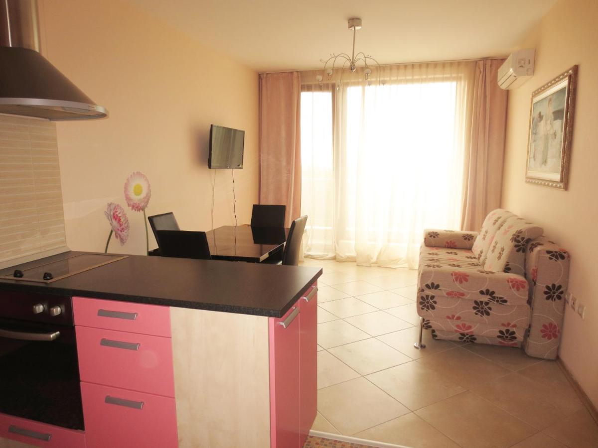 סנט קונסטנטין והלנה Fantasy Apartments Saint Constantine And Helena Resort מראה חיצוני תמונה